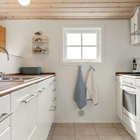 Semesterbostad Gjuro - 400m From The Sea By Interhome